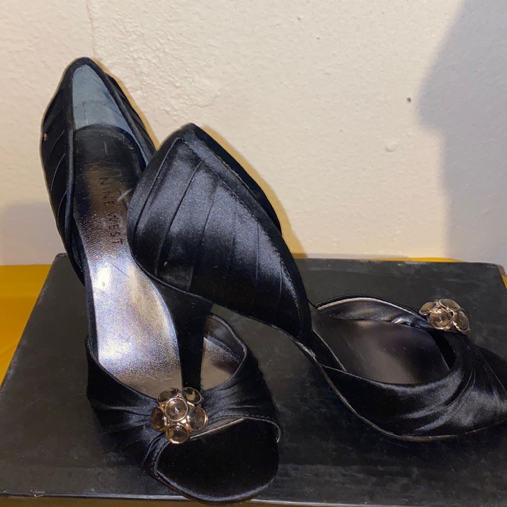 Nine west satin dress shoe